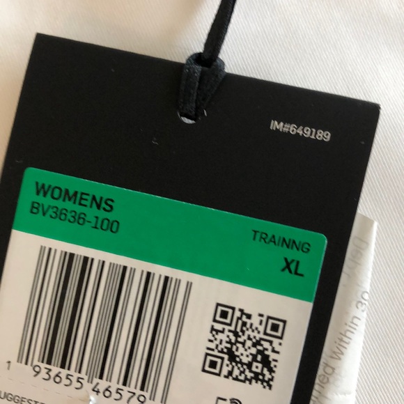 NIKE Women's Medium-Support 1-Piece Pad Sports Bra - Picture 8 of 9